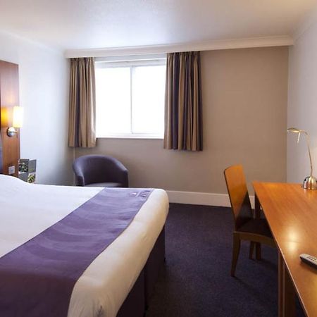 Premier Inn ทอนบริดจ์ ภายนอก รูปภาพ