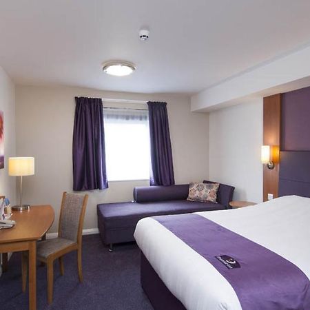 Premier Inn ทอนบริดจ์ ภายนอก รูปภาพ