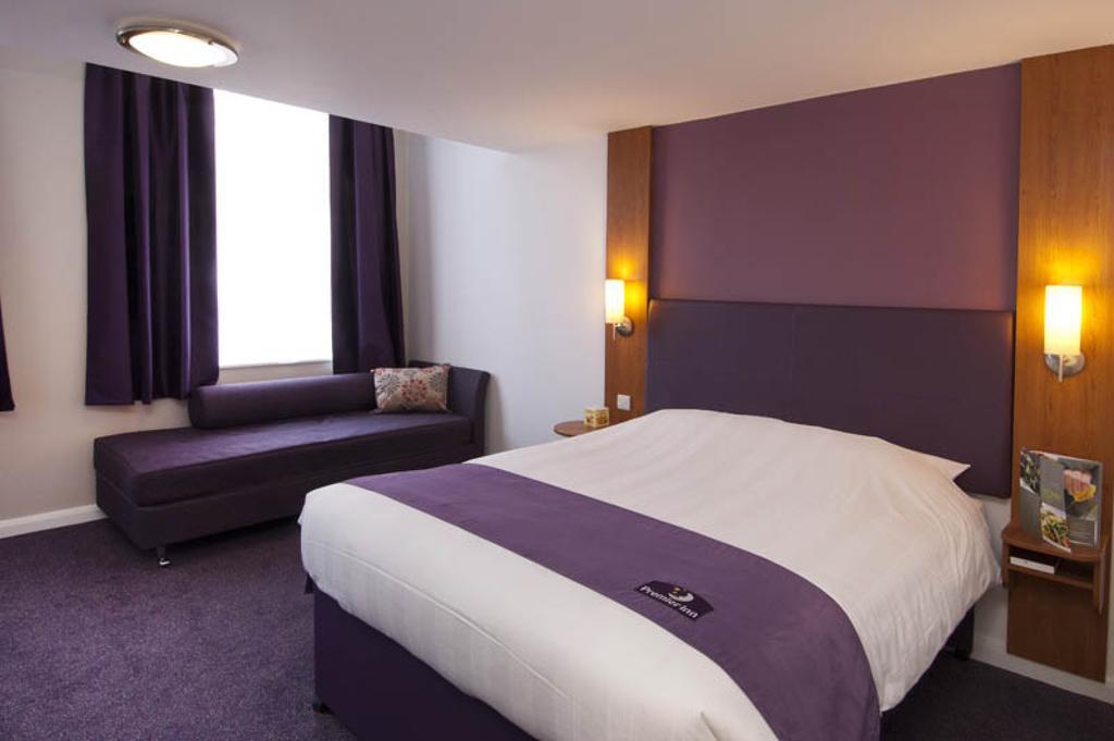 Premier Inn ทอนบริดจ์ ภายนอก รูปภาพ