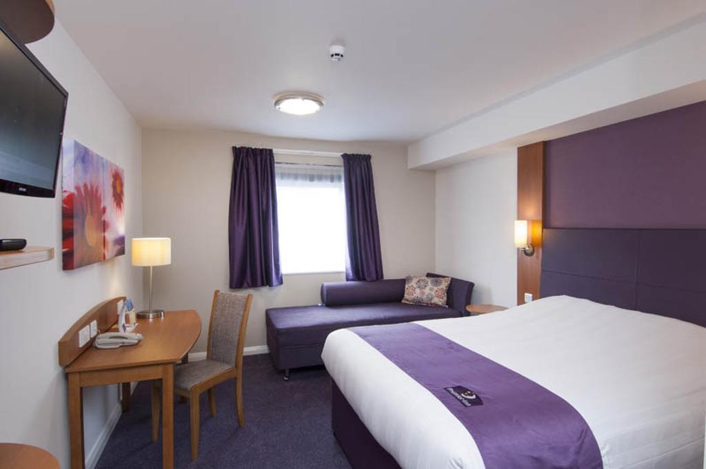 Premier Inn ทอนบริดจ์ ภายนอก รูปภาพ