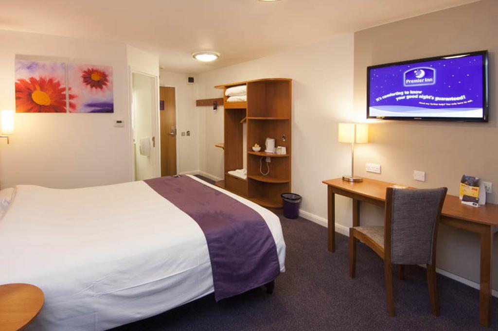 Premier Inn ทอนบริดจ์ ภายนอก รูปภาพ