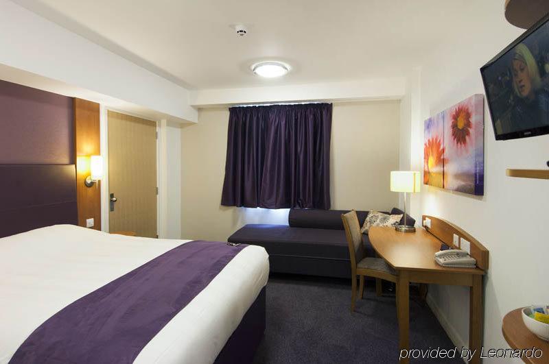 Premier Inn ทอนบริดจ์ ภายนอก รูปภาพ