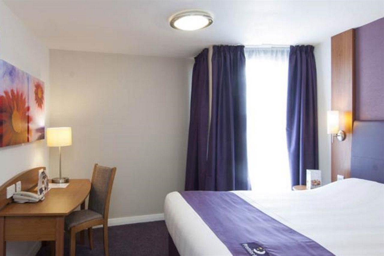 Premier Inn ทอนบริดจ์ ภายนอก รูปภาพ